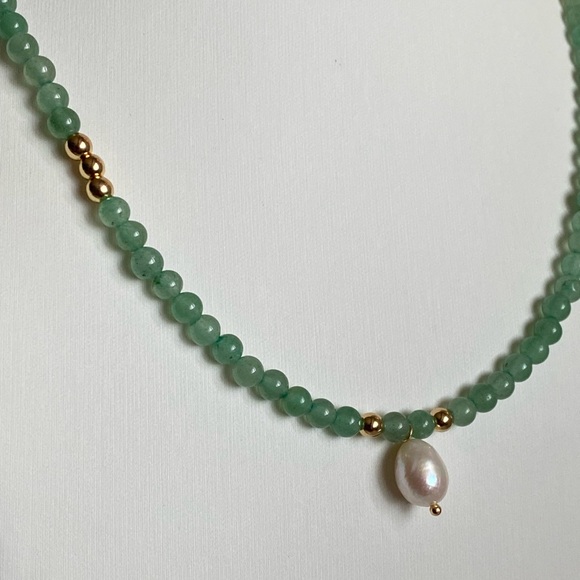 Dainty Jade and gold hematite sterling silver necklace - Picture 5 of 7